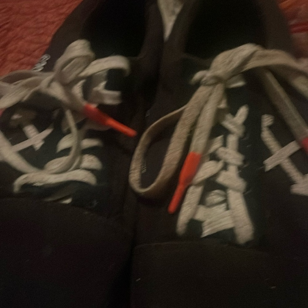 Tennis shoes